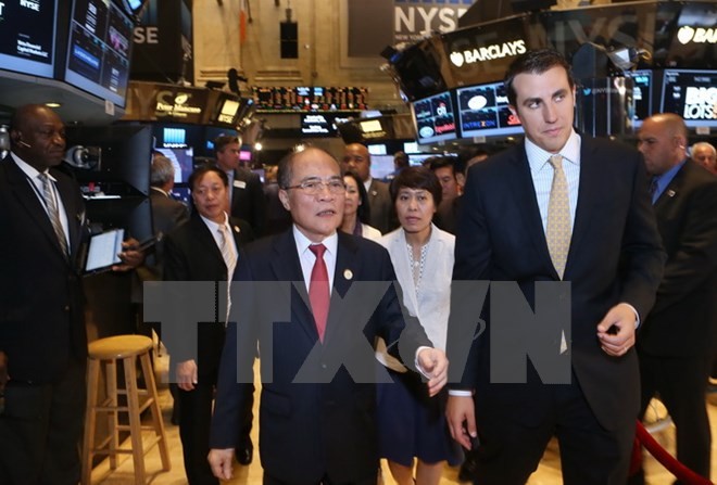 Глава парламента СРВ посетил Нью-Йоркскую фондовую биржу и Бизнес-центр Нью-Йорк - ảnh 1